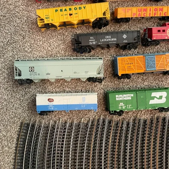 Vtg Tyco Life-Like Electric Train Set HO Scale Accessories Track Cars Tansformer